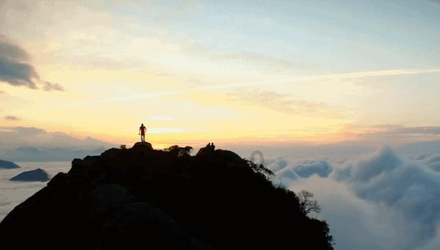 陈珊妮脚踩观众唱歌,招募跪席称是调教绝景,并要大喊主人我爱你
